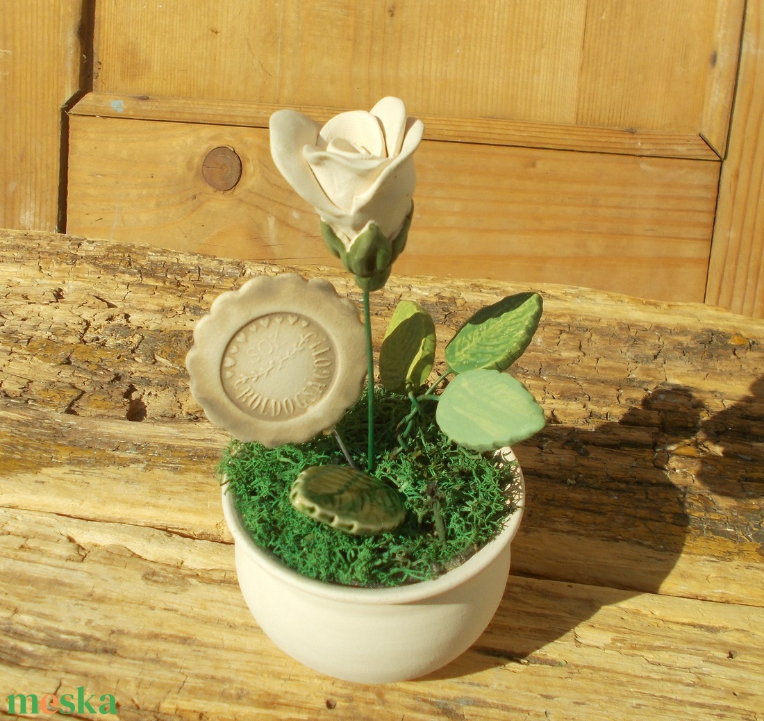 Rózsa kaspóban. - otthon & életmód - dekoráció - asztal és polc dekoráció - asztaldísz - Meska.hu