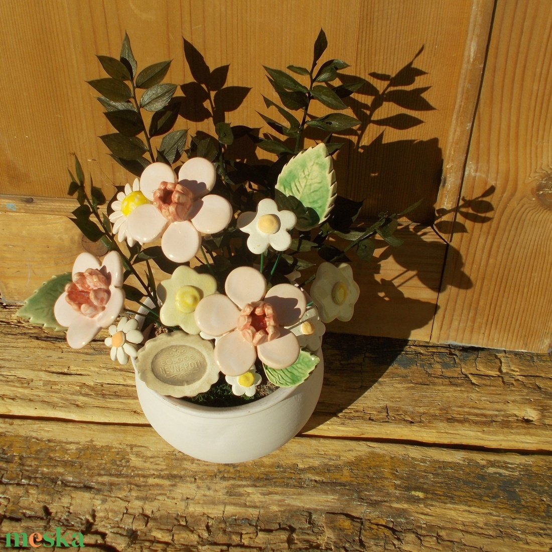 Virágok kaspóban. - otthon & életmód - dekoráció - asztal és polc dekoráció - asztaldísz - Meska.hu