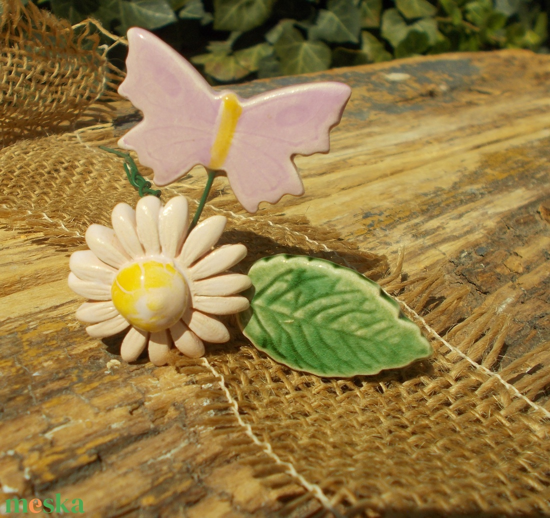 Rózsaszín  virág pillangóval - otthon & életmód - ház & kert - növény & veteményes - Meska.hu