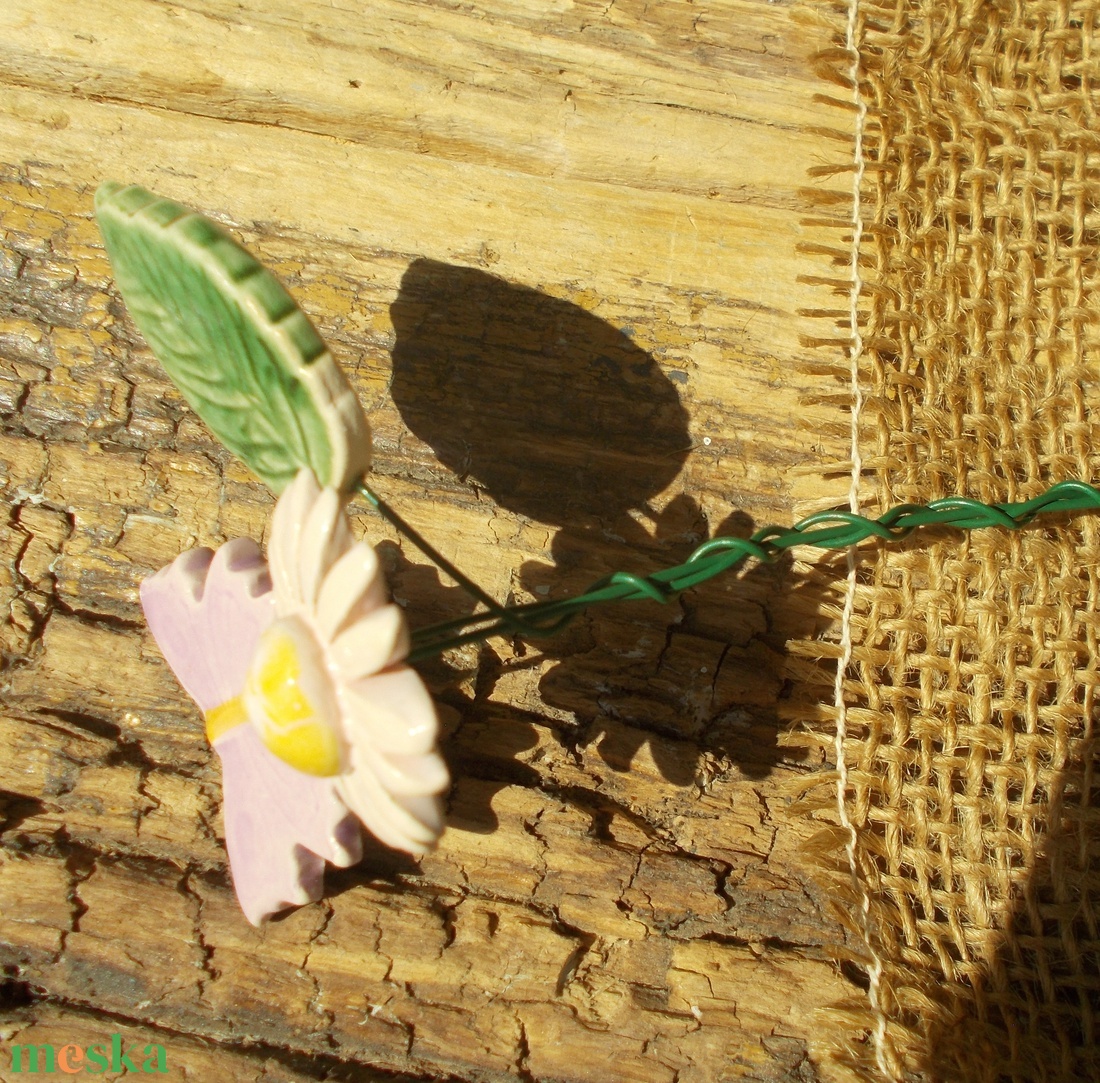 Rózsaszín  virág pillangóval - otthon & életmód - ház & kert - növény & veteményes - Meska.hu