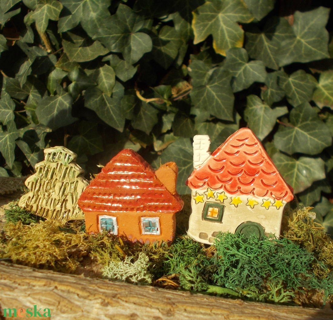 Apró házak fenyőfával - otthon & életmód - ház & kert - kerti dísz - Meska.hu