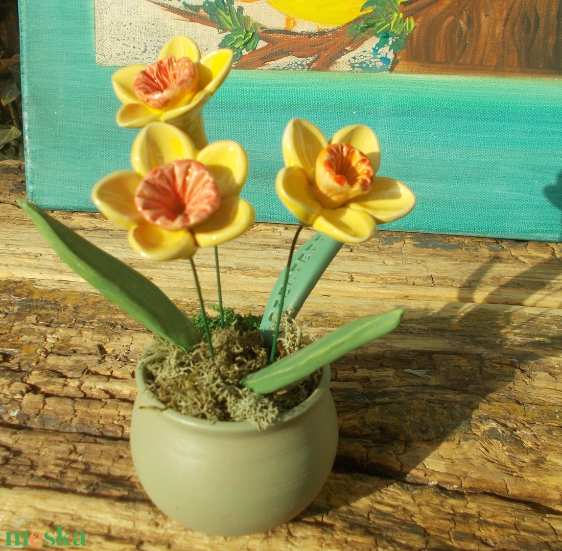 Nárciszok kaspóban - otthon & életmód - dekoráció - virágdekoráció - virágdíszek - virágdísz kaspóban - Meska.hu