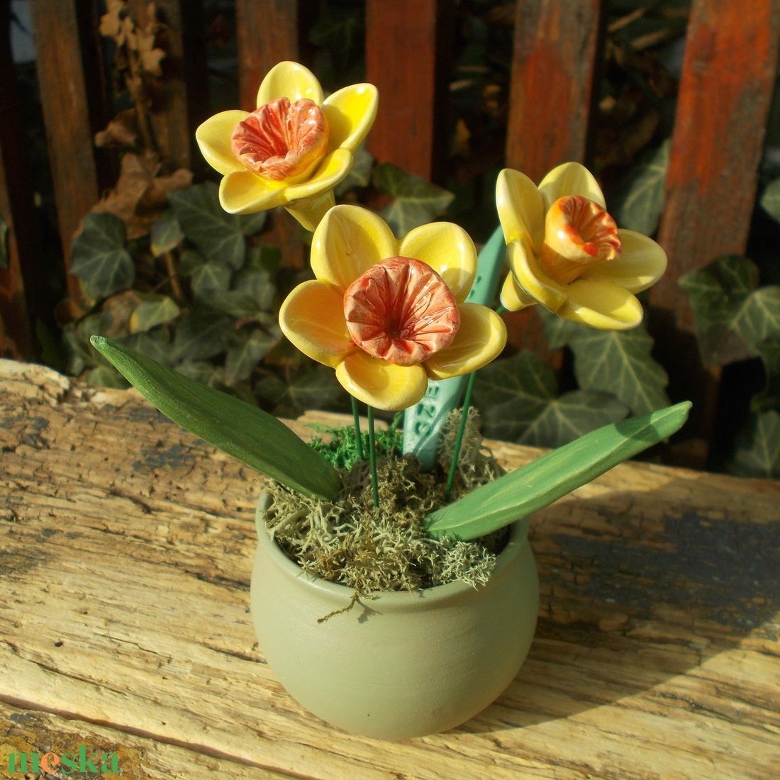 Nárciszok kaspóban - otthon & életmód - dekoráció - virágdekoráció - virágdíszek - virágdísz kaspóban - Meska.hu