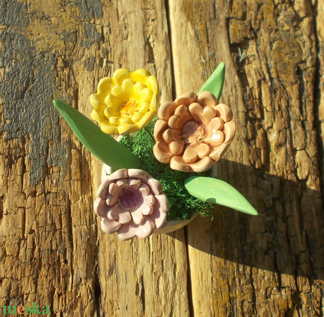 Tavaszi virágok kaspóban - otthon & életmód - dekoráció - virágdekoráció - virágdíszek - virágdísz kaspóban - Meska.hu