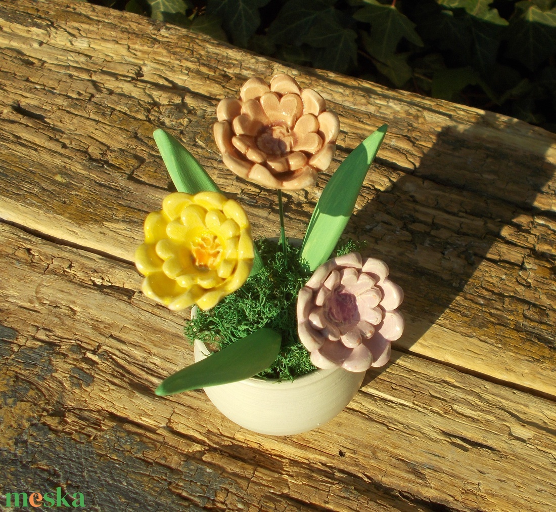 Tavaszi virágok kaspóban - otthon & életmód - dekoráció - virágdekoráció - virágdíszek - virágdísz kaspóban - Meska.hu