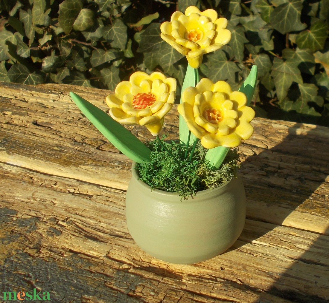 Tavaszi virágok kaspóban - otthon & életmód - dekoráció - virágdekoráció - virágdíszek - virágdísz kaspóban - Meska.hu