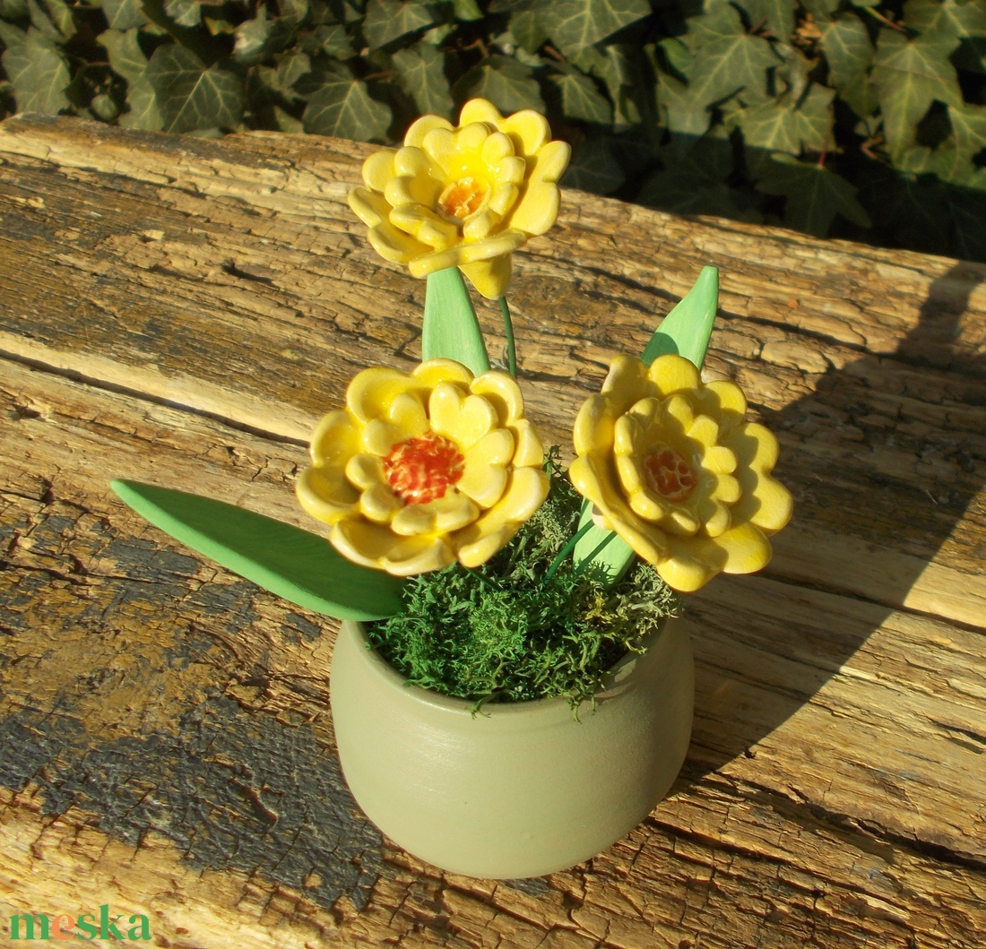 Tavaszi virágok kaspóban - otthon & életmód - dekoráció - virágdekoráció - virágdíszek - virágdísz kaspóban - Meska.hu