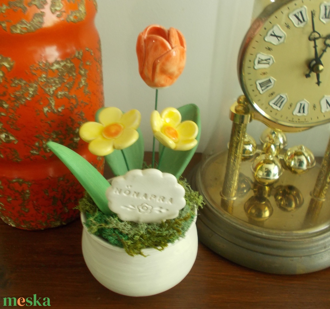 Asztaldísz nőnapra. - otthon & életmód - virágdekoráció - virágdíszek - virágdísz kaspóban - Meska.hu