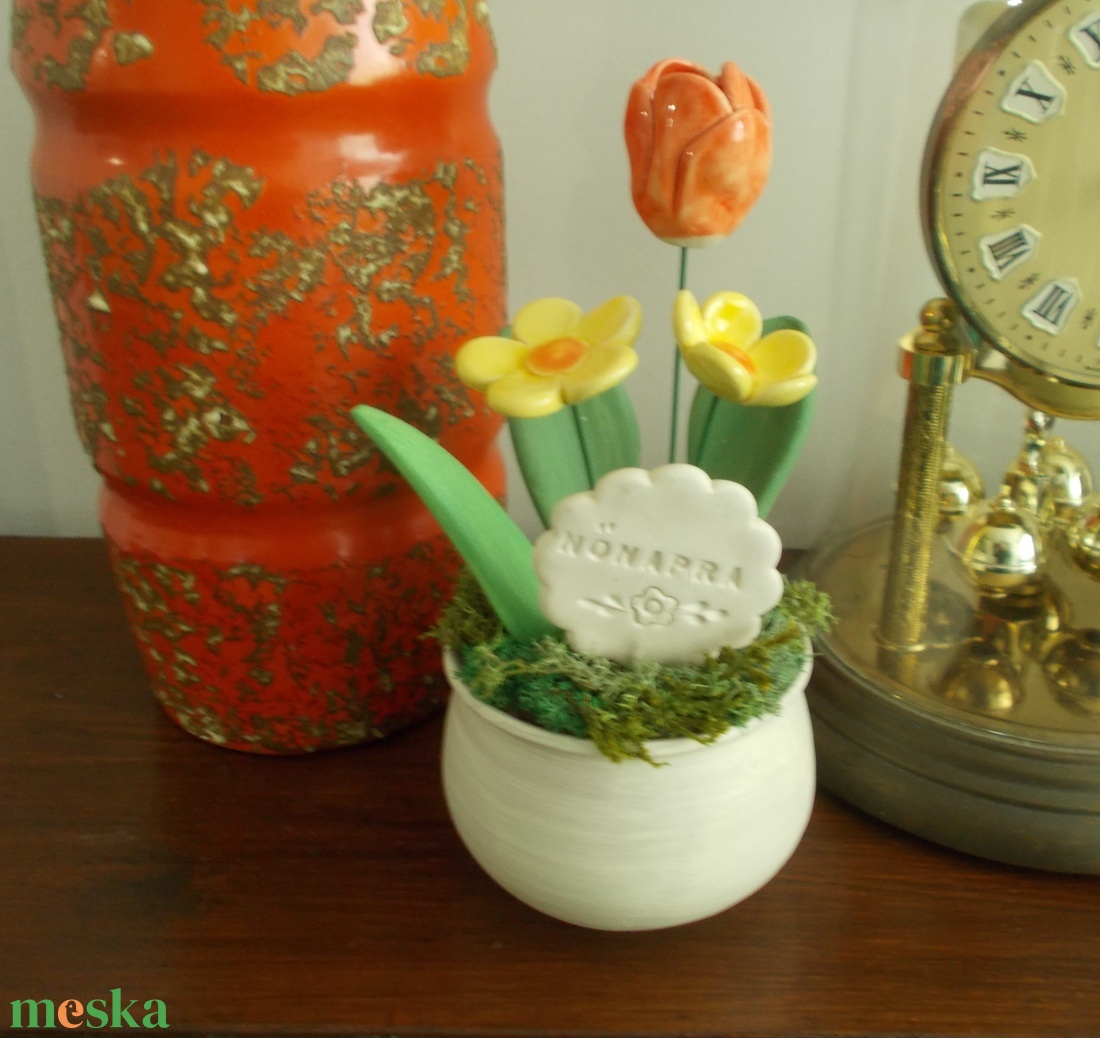 Asztaldísz nőnapra. - otthon & életmód - virágdekoráció - virágdíszek - virágdísz kaspóban - Meska.hu