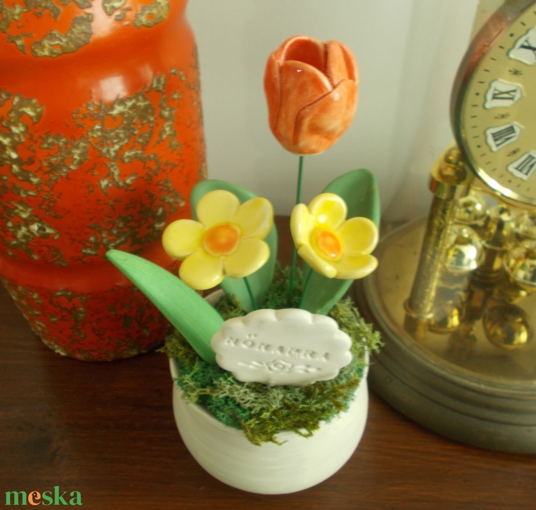 Asztaldísz nőnapra. - otthon & életmód - virágdekoráció - virágdíszek - virágdísz kaspóban - Meska.hu