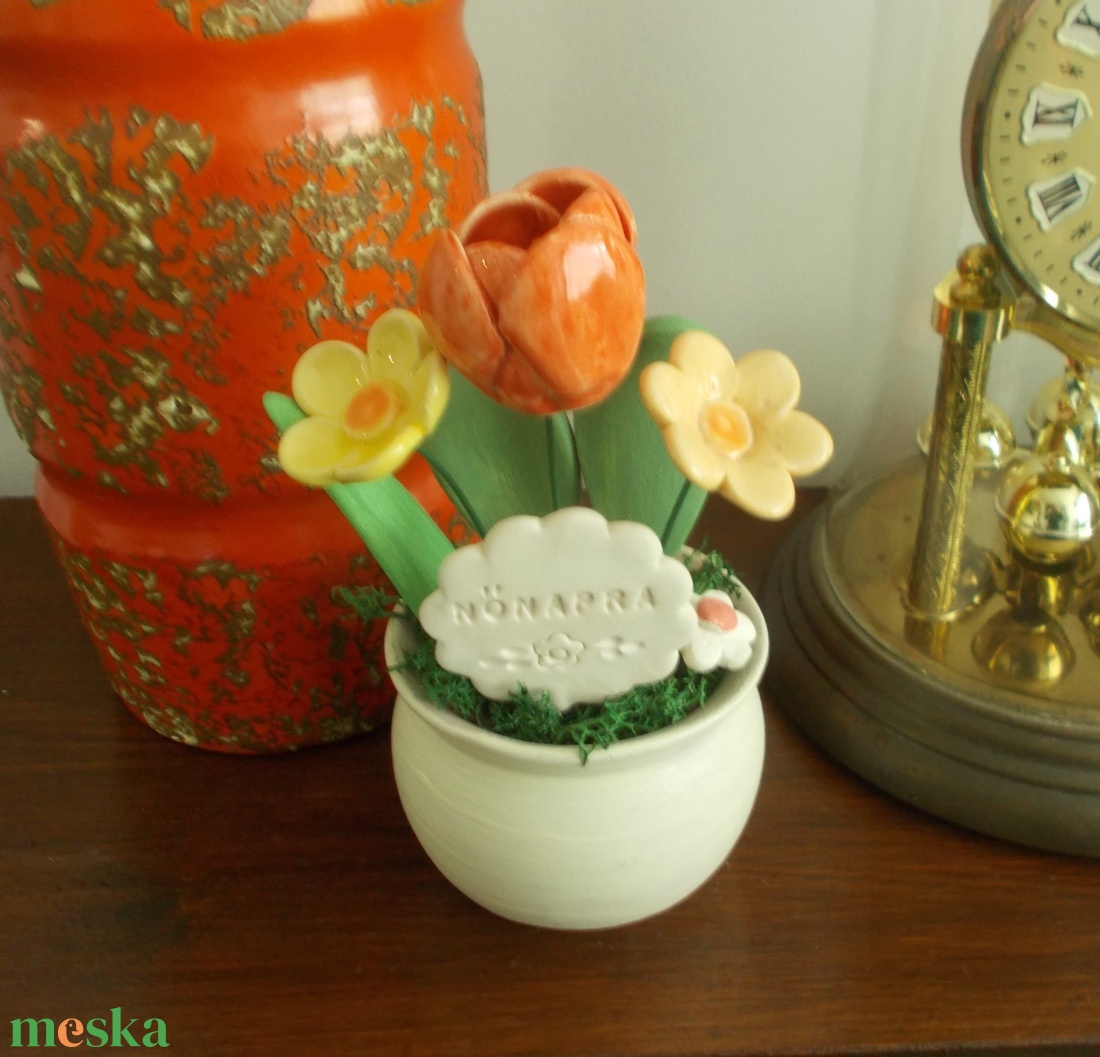 Asztaldísz nőnapra. - otthon & életmód - virágdekoráció - virágdíszek - virágdísz kaspóban - Meska.hu