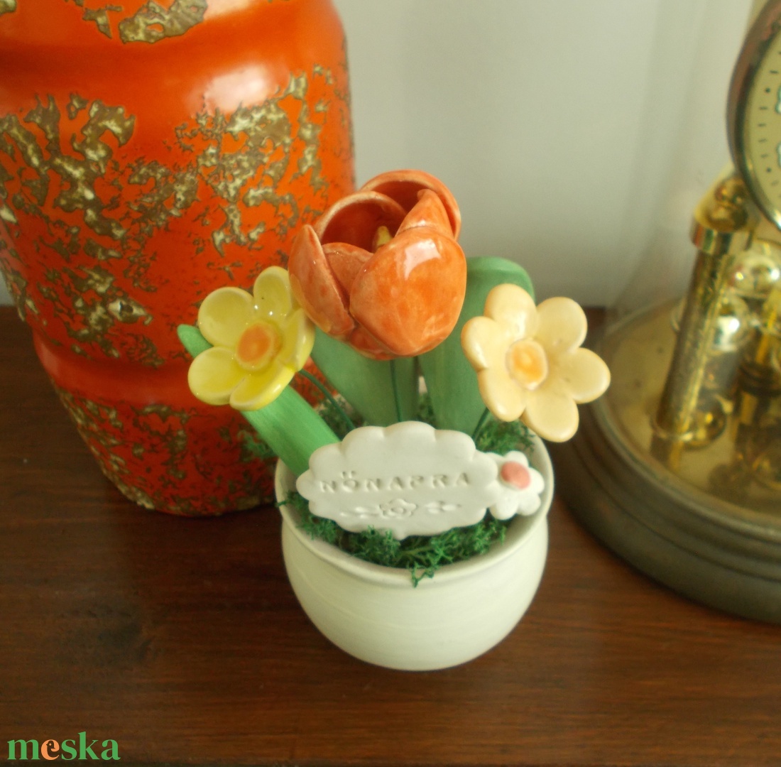 Asztaldísz nőnapra. - otthon & életmód - virágdekoráció - virágdíszek - virágdísz kaspóban - Meska.hu