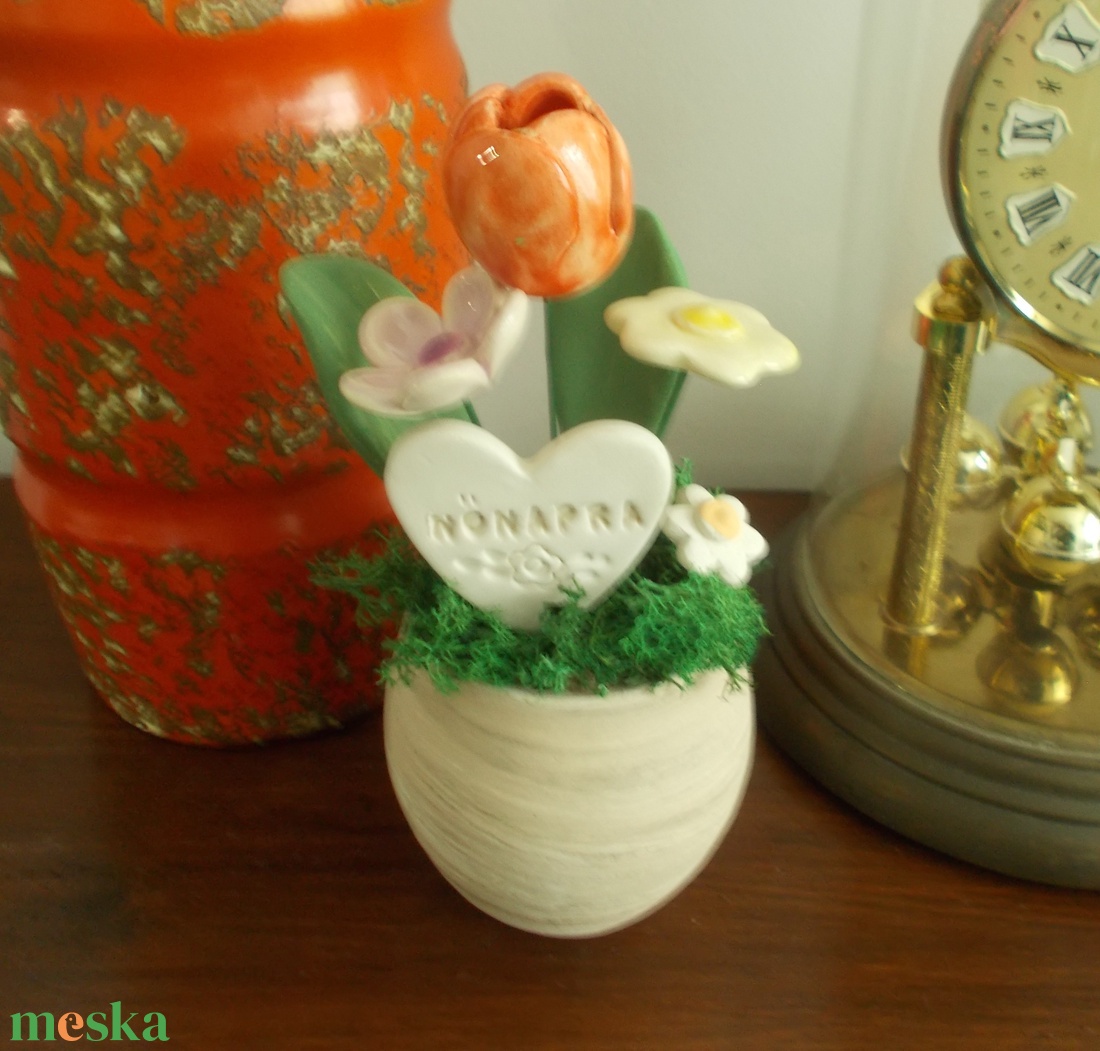 Asztaldísz nőnapra. - otthon & életmód - virágdekoráció - virágdíszek - virágdísz kaspóban - Meska.hu