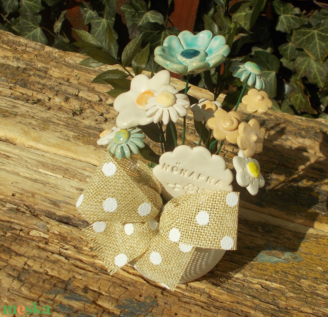 Asztaldísz nőnapra. - otthon & életmód - virágdekoráció - virágdíszek - virágdísz kaspóban - Meska.hu