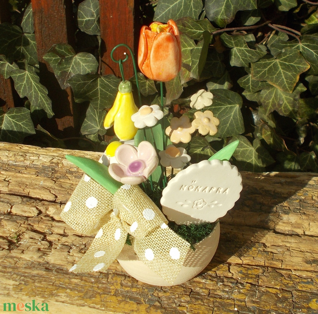 Asztaldísz nőnapra. - otthon & életmód - virágdekoráció - virágdíszek - virágdísz kaspóban - Meska.hu