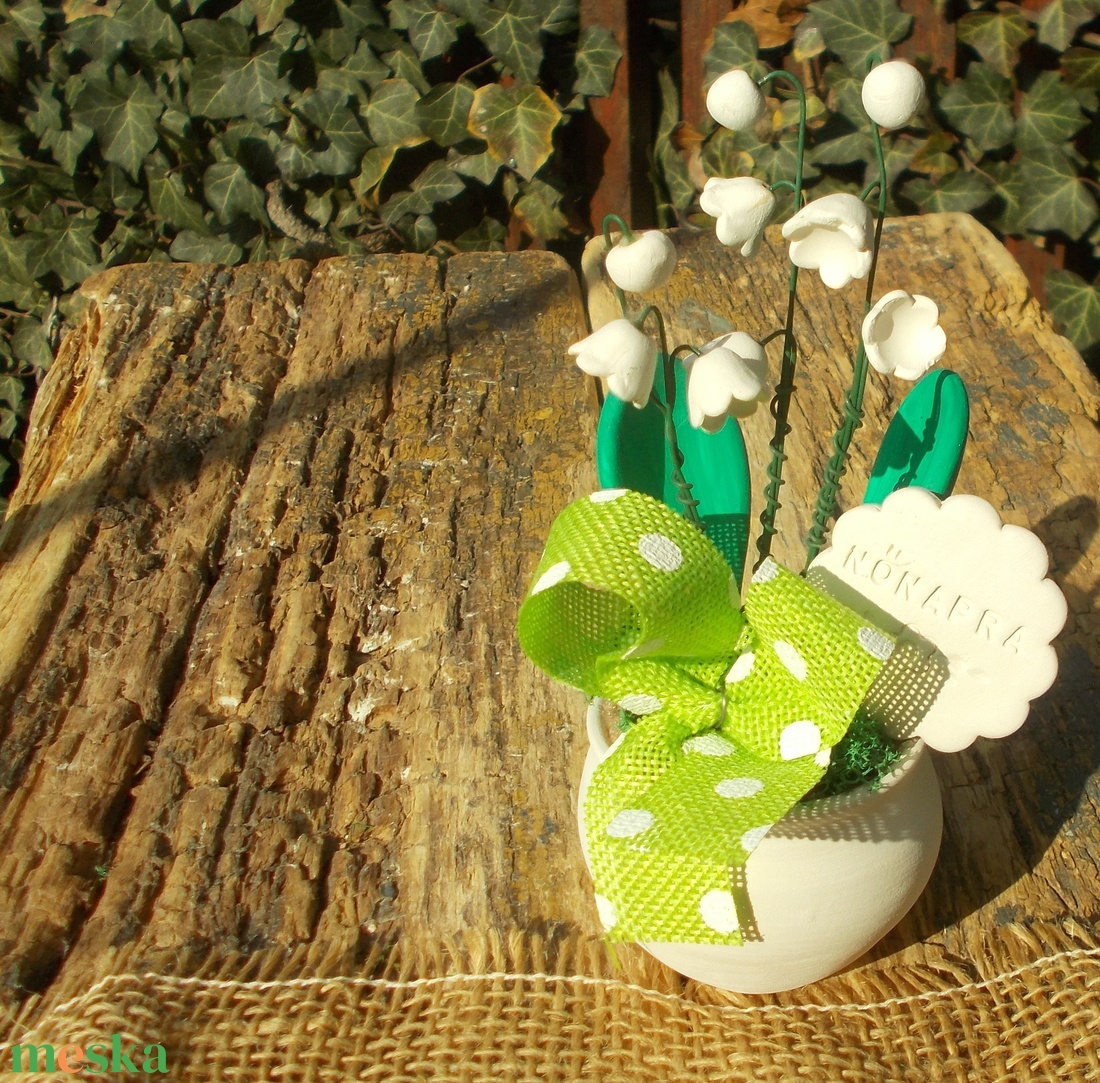 Gyöngyvirágos asztaldísz  - otthon & életmód - virágdekoráció - virágdíszek - virágdísz kaspóban - Meska.hu