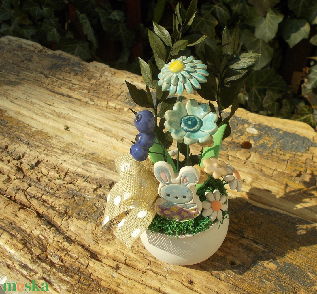 Asztaldísz húsvétra - otthon & életmód - virágdekoráció - virágdíszek - virágdísz kaspóban - Meska.hu