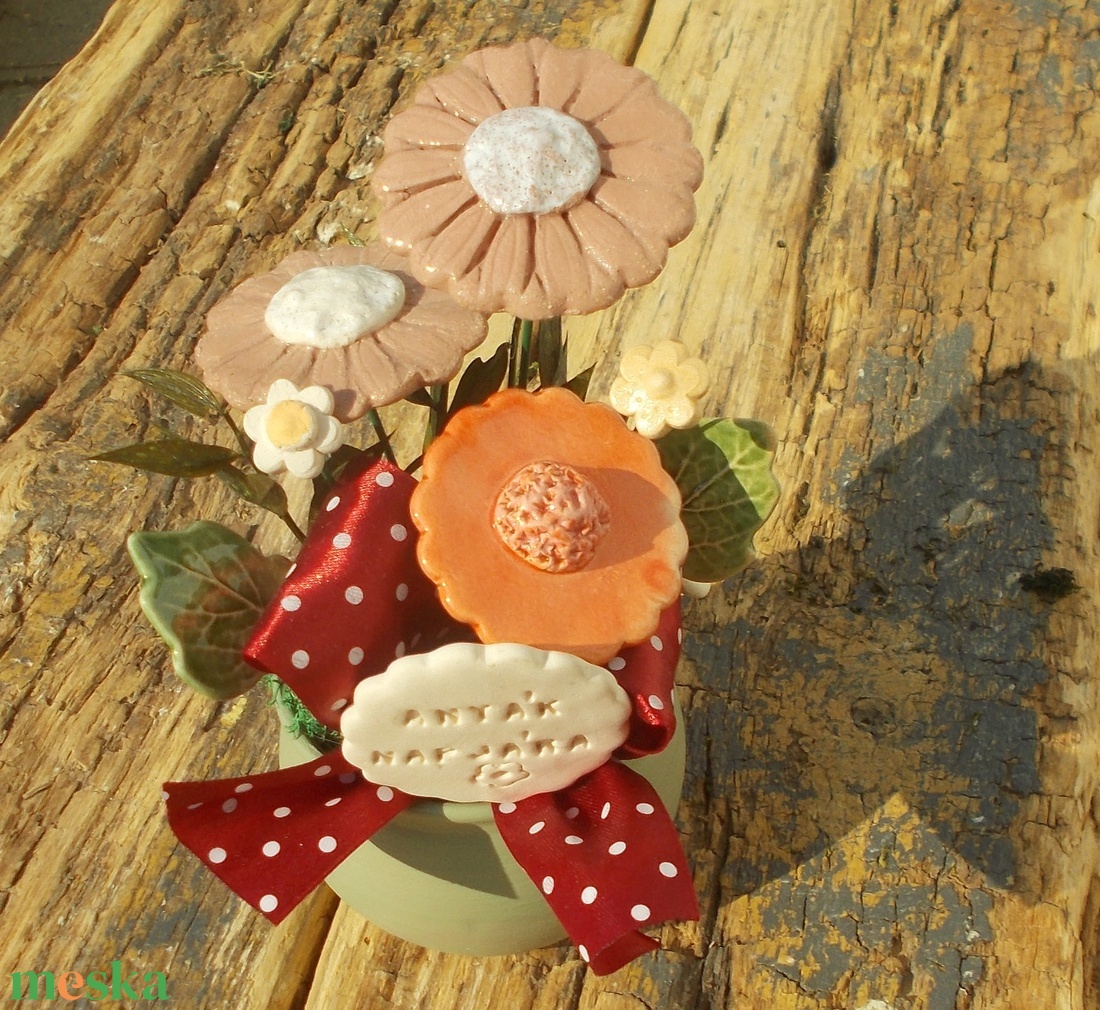 Asztaldísz anyák napjára. - otthon & életmód - virágdekoráció - virágdíszek - virágdísz kaspóban - Meska.hu