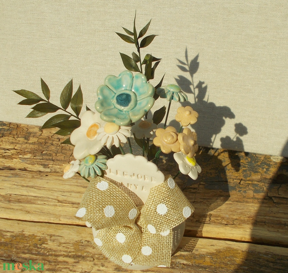 Asztaldísz anyák napjára. - otthon & életmód - virágdekoráció - virágdíszek - virágdísz kaspóban - Meska.hu