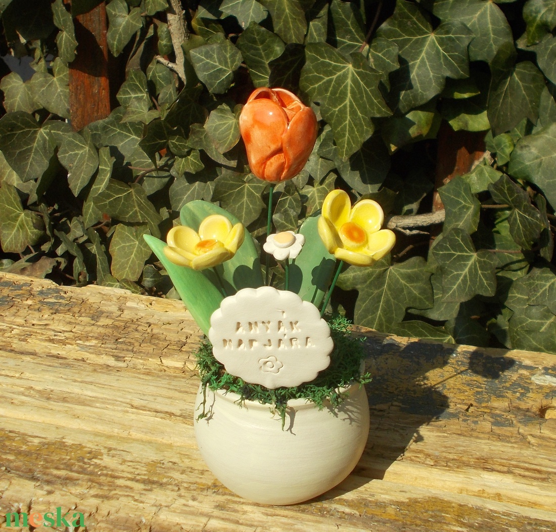 Asztaldísz anyák napjára. - otthon & életmód - virágdekoráció - virágdíszek - virágdísz kaspóban - Meska.hu