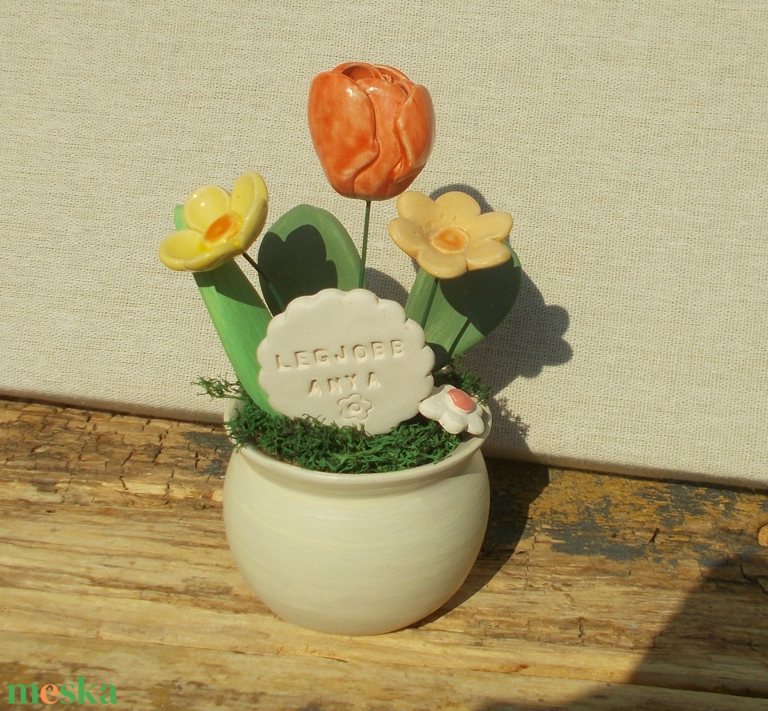 Asztaldísz anyák napjára . - otthon & életmód - virágdekoráció - virágdíszek - virágdísz kaspóban - Meska.hu