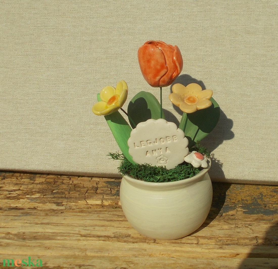 Asztaldísz anyák napjára . - otthon & életmód - virágdekoráció - virágdíszek - virágdísz kaspóban - Meska.hu