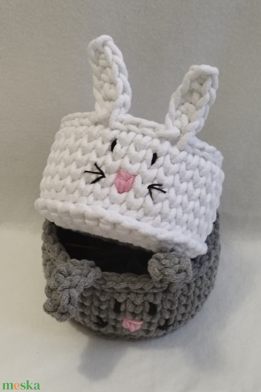 Horgolt nyuszi tároló  - otthon & életmód - tárolás & rendszerezés - fali tároló - Meska.hu