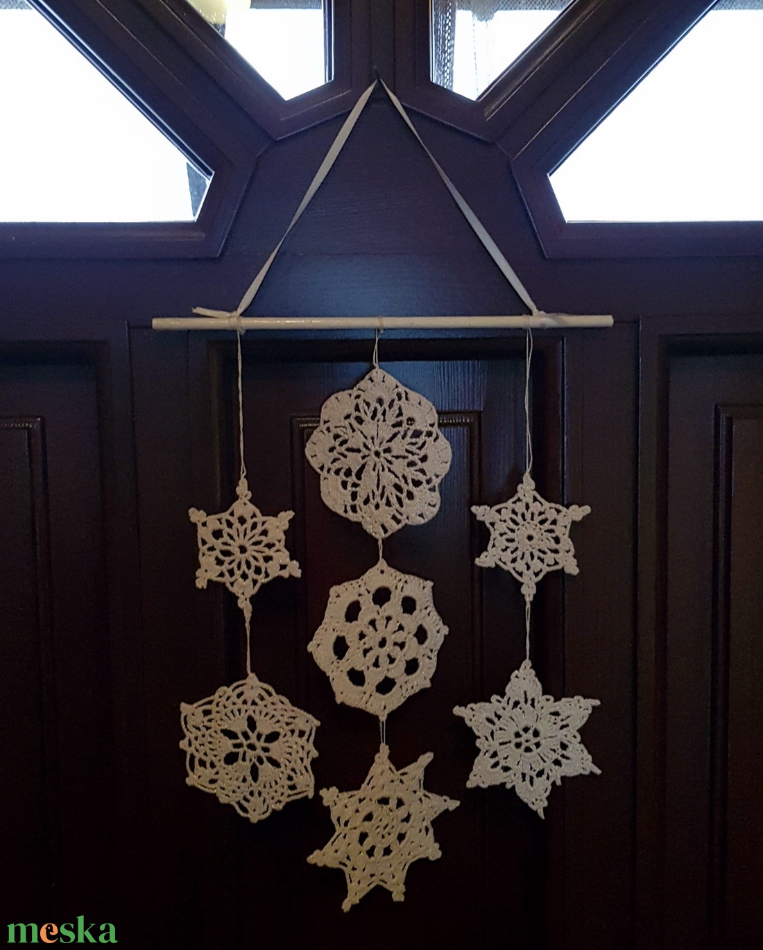 táncoló hópelyhek ajtó/ablakdísz horgolt - karácsony - adventi díszek - adventi ajtódísz - Meska.hu táncoló hópelyhek ajtó/ablakdísz horgolt - karácsony - adventi díszek - adventi ajtódísz - Meska.hu