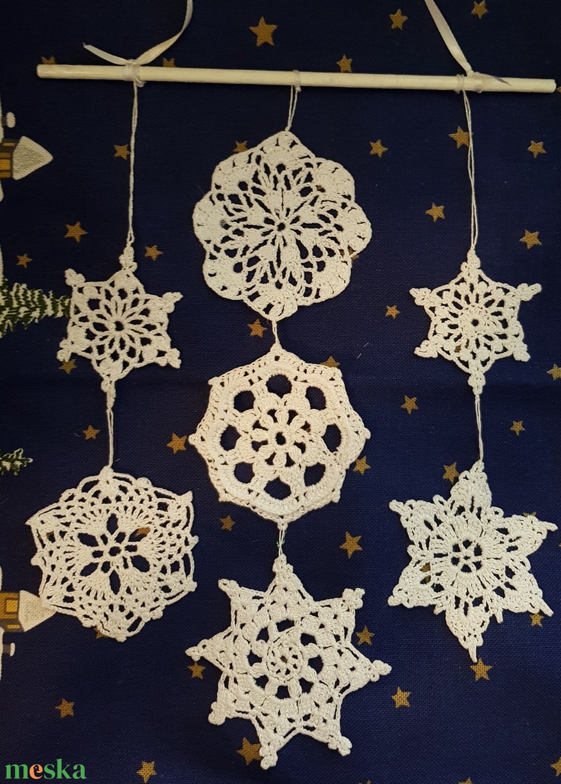 táncoló hópelyhek ajtó/ablakdísz horgolt - karácsony - adventi díszek - adventi ajtódísz - Meska.hu táncoló hópelyhek ajtó/ablakdísz horgolt - karácsony - adventi díszek - adventi ajtódísz - Meska.hu