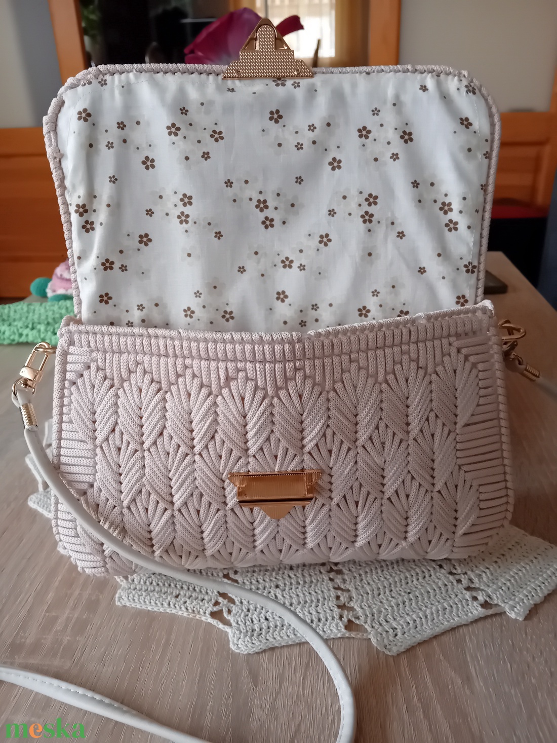 Kanava alapra polieszter zsinórfonallal készült alkalmi táska - táska & tok - kézitáska & válltáska - vállon átvethető táska - Meska.hu