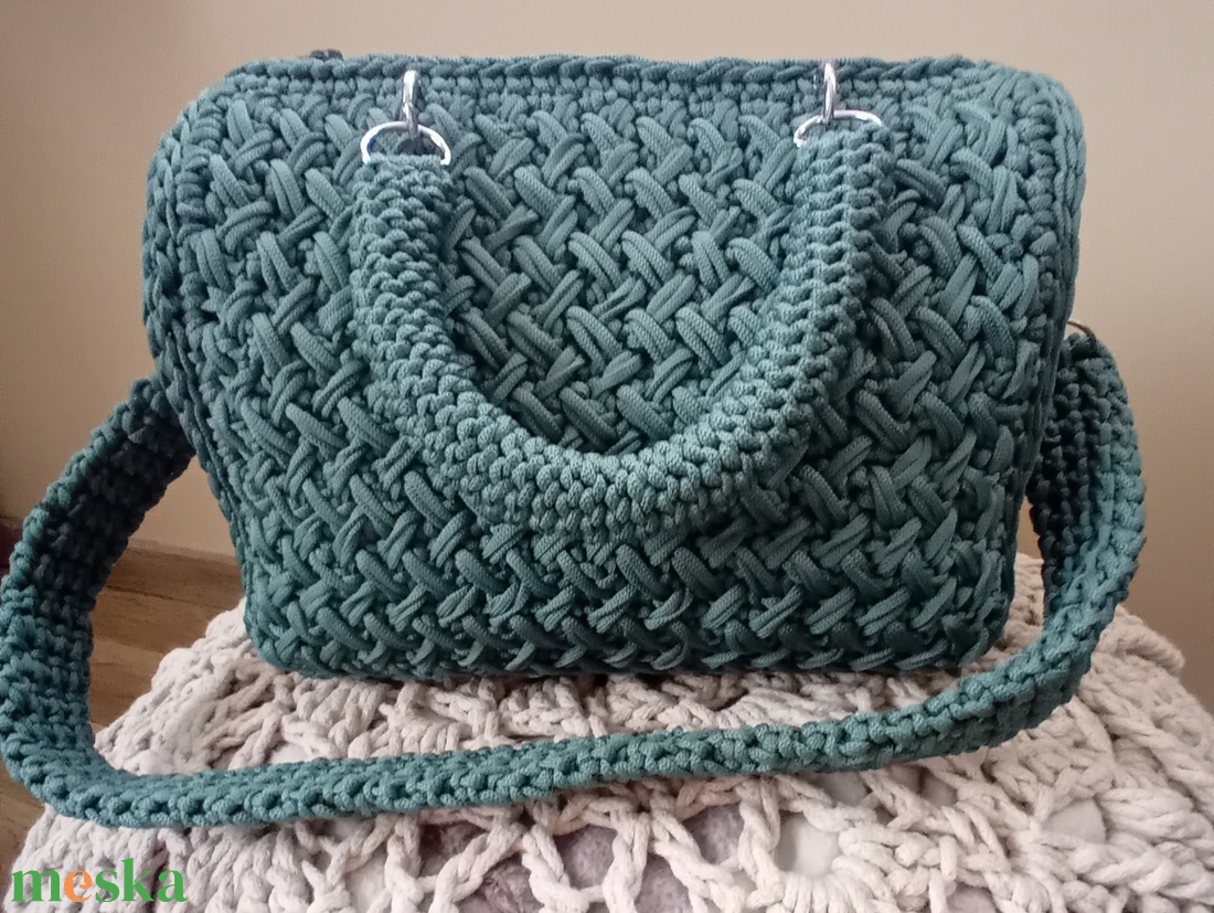 Polieszter zsinórfonalból horgolt kézi és válltáska is válltáska - táska & tok - kézitáska & válltáska - alkalmi táska - Meska.hu