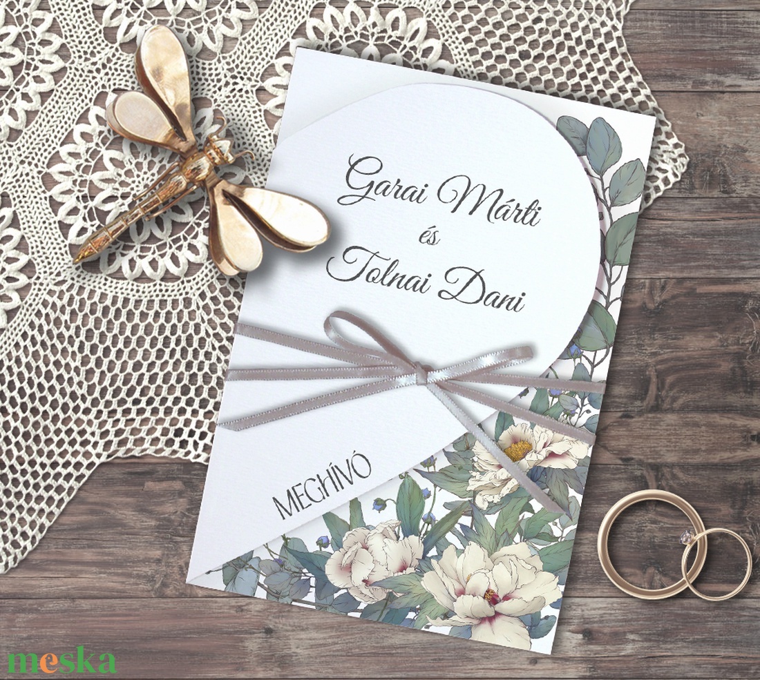 Szív alakú esküvői meghívó bézs virágokkal - esküvő - meghívó & kártya - meghívó - Meska.hu
