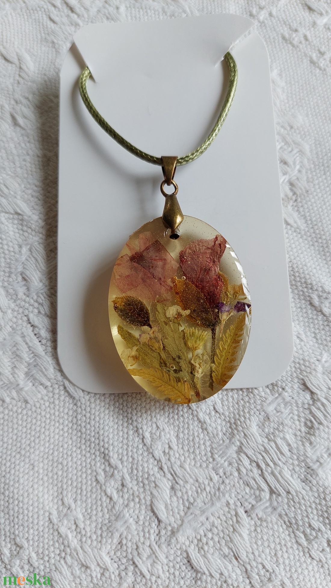 Pipacsos gyantaékszer. Áttetsző medál pipacsokkal. Botanikai ékszer. Természetes és egyedi nyakék. - ékszer - nyaklánc - medálos nyaklánc - Meska.hu