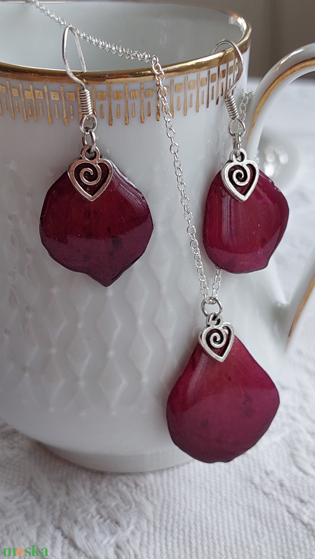  Bordó rózsaszirom ékszerszett. Természetes szépségű műgyanta ékszer. Romantikus, egyedi, kézzel készített ajándék - ékszer - ékszerszett - Meska.hu