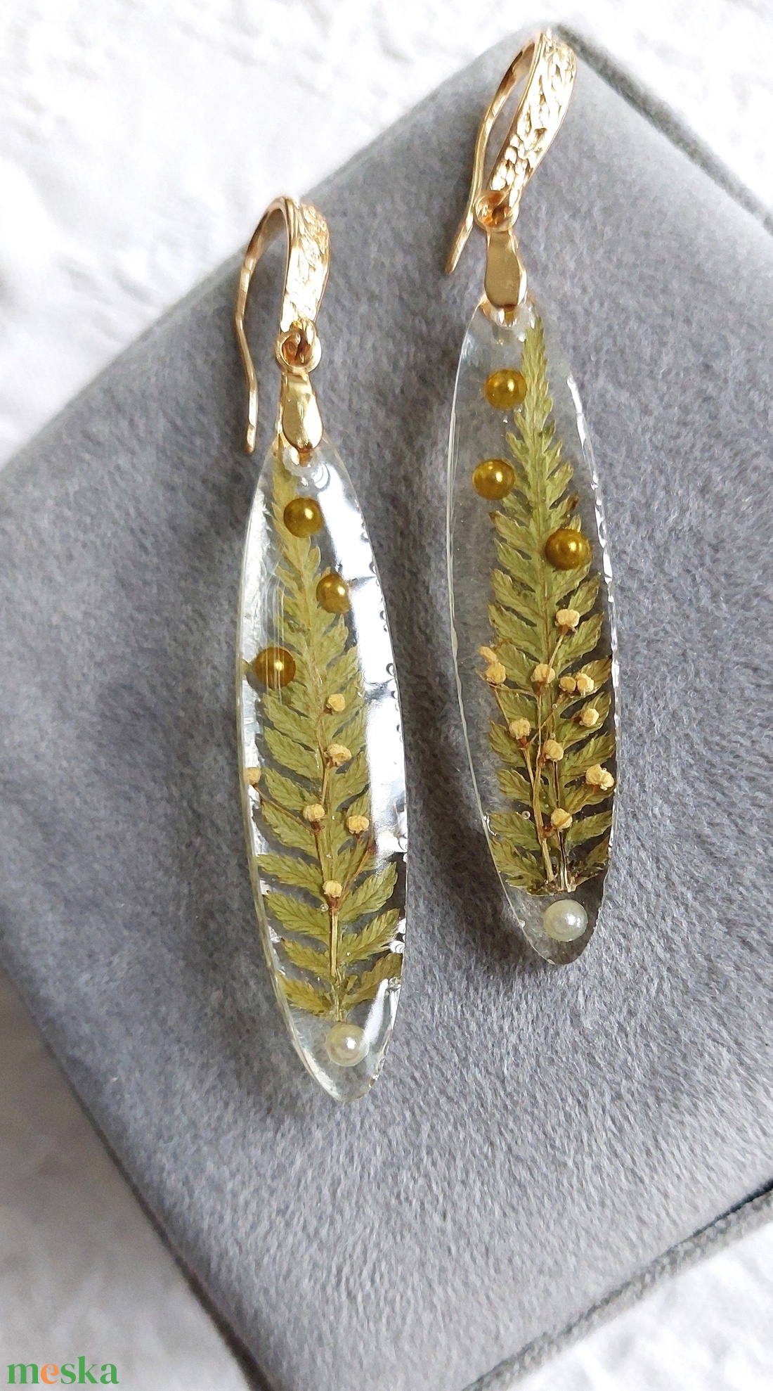 Páfrányleveles fülbevaló. Átlátszó gyanta ékszer. Természetes, botanikai ajándék. Egyedi, ,,harmatos'' óvális fülbevaló. - ékszer - fülbevaló - lógó fülbevaló - Meska.hu