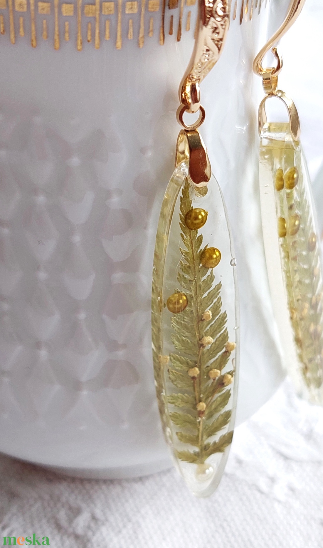 Páfrányleveles fülbevaló. Átlátszó gyanta ékszer. Természetes, botanikai ajándék. Egyedi, ,,harmatos'' óvális fülbevaló. - ékszer - fülbevaló - lógó fülbevaló - Meska.hu