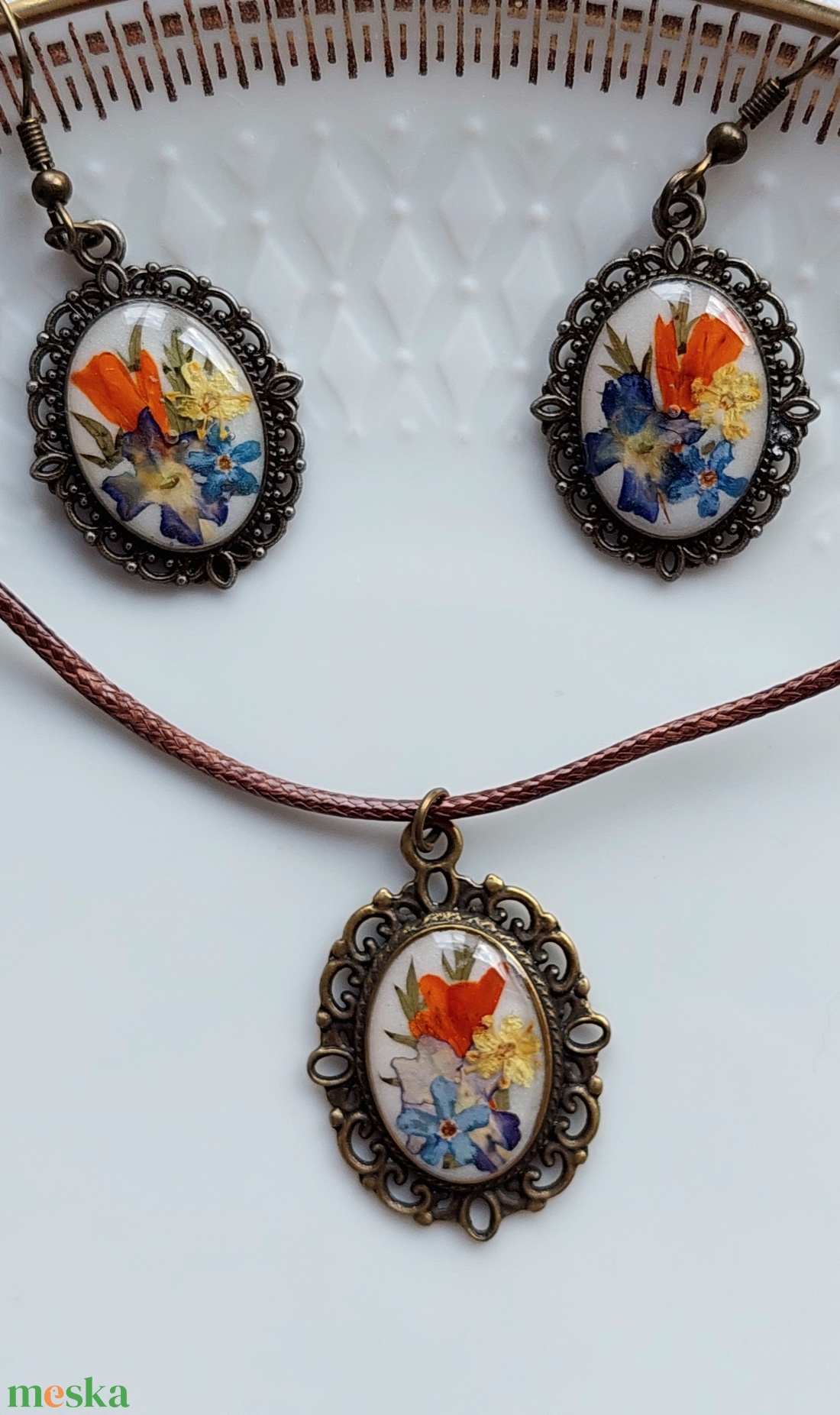 Virágcsokor gyantában. Vintage stílusú gyanta ékszerszett. Természet ihlette egyedi ajándék. - ékszer - ékszerszett - Meska.hu