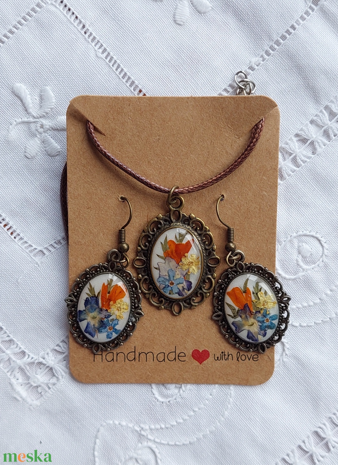 Virágcsokor gyantában. Vintage stílusú gyanta ékszerszett. Természet ihlette egyedi ajándék. - ékszer - ékszerszett - Meska.hu