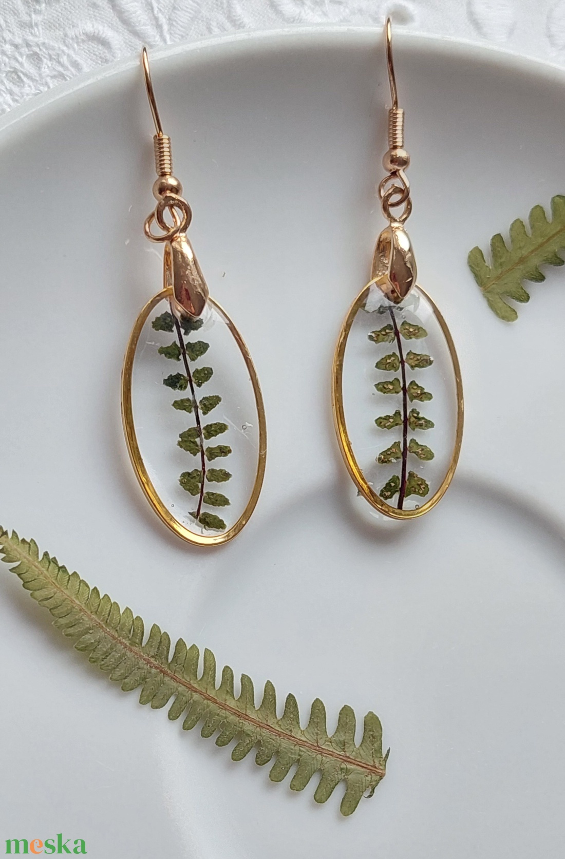 Páfránylevél gyanta ékszer. Természetes csüngő fülbevaló.  - ékszer - fülbevaló - lógó fülbevaló - Meska.hu