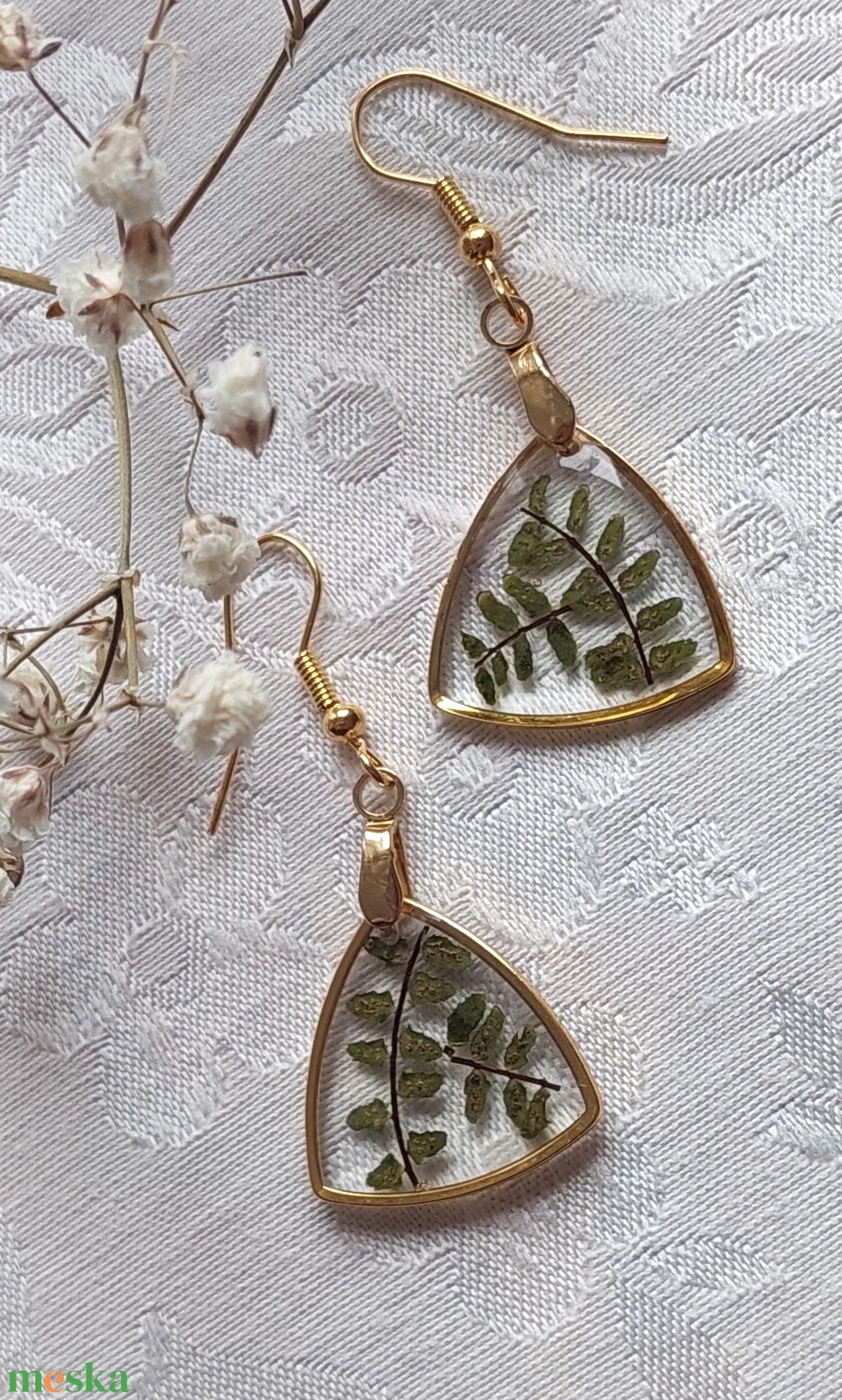 Páfránylevél gyanta ékszer. Aranyos csüngő fülbevaló.  - ékszer - fülbevaló - lógó fülbevaló - Meska.hu