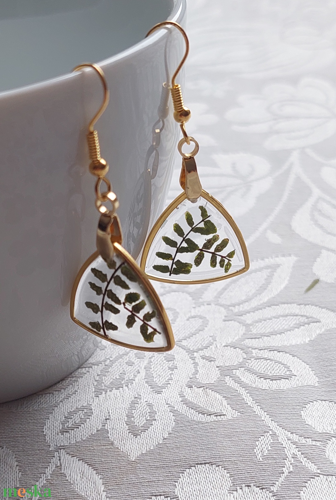 Páfránylevél gyanta ékszer. Aranyos csüngő fülbevaló.  - ékszer - fülbevaló - lógó fülbevaló - Meska.hu