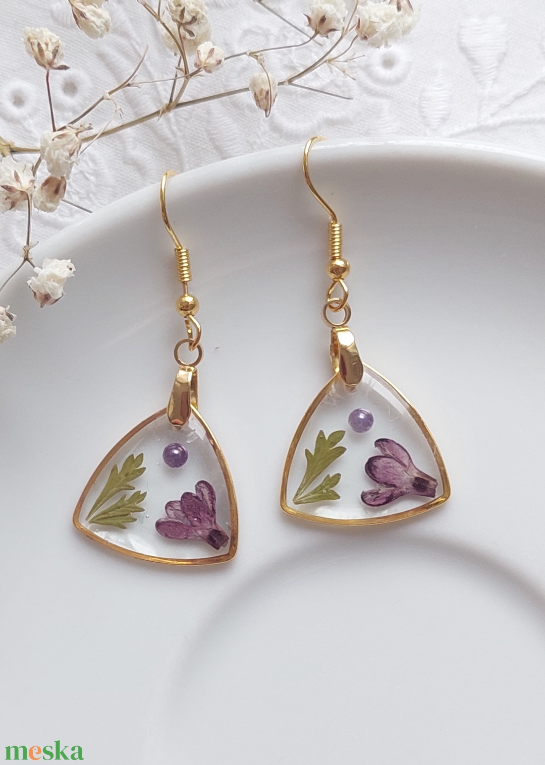 Lila orgona gyanta ékszer. Aranyos csüngő fülbevaló.  - ékszer - fülbevaló - lógó fülbevaló - Meska.hu