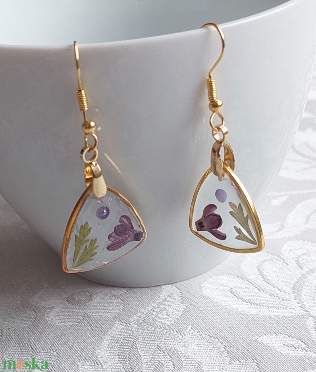 Lila orgona gyanta ékszer. Aranyos csüngő fülbevaló.  - ékszer - fülbevaló - lógó fülbevaló - Meska.hu