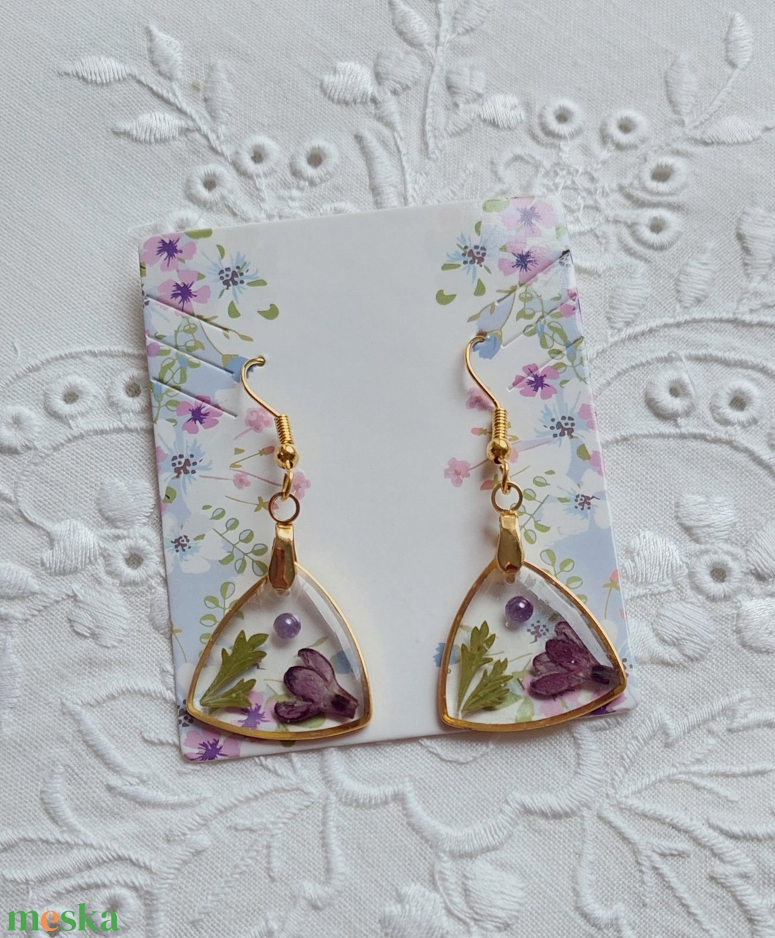 Lila orgona gyanta ékszer. Aranyos csüngő fülbevaló.  - ékszer - fülbevaló - lógó fülbevaló - Meska.hu