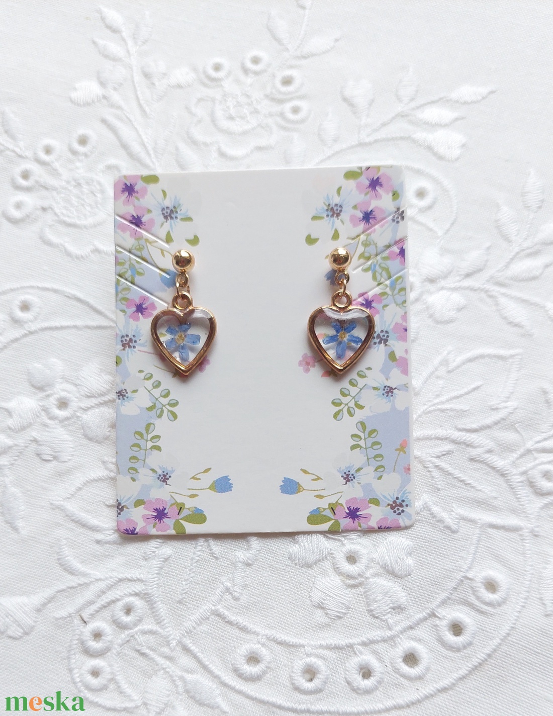 Kék nefelejcs gyanta fülbevaló. Aranyos virágékszer. - ékszer - fülbevaló - lógó fülbevaló - Meska.hu