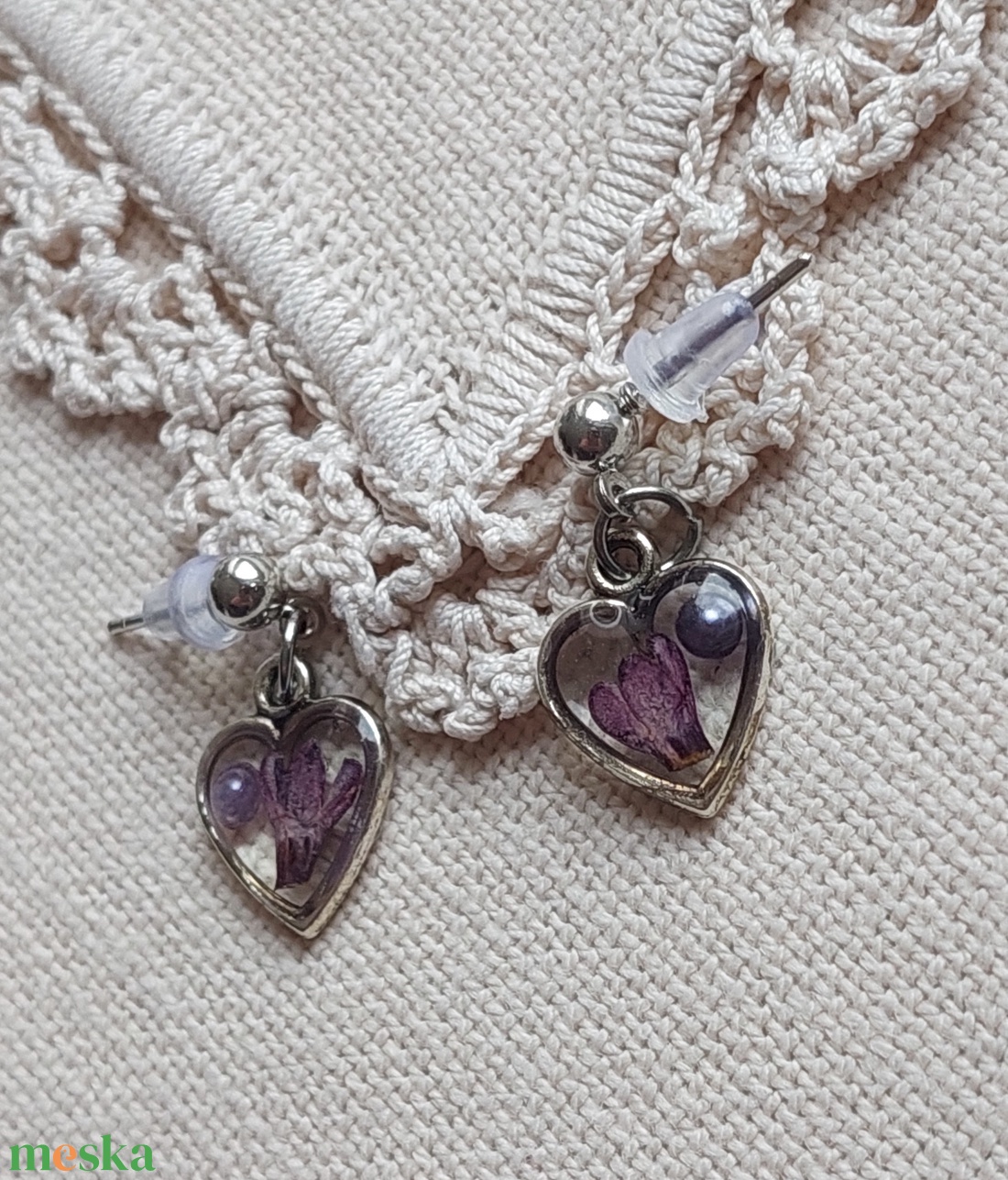 Lila orgona gyanta fülbevaló. Ezüstös virágékszer. - ékszer - fülbevaló - lógó fülbevaló - Meska.hu