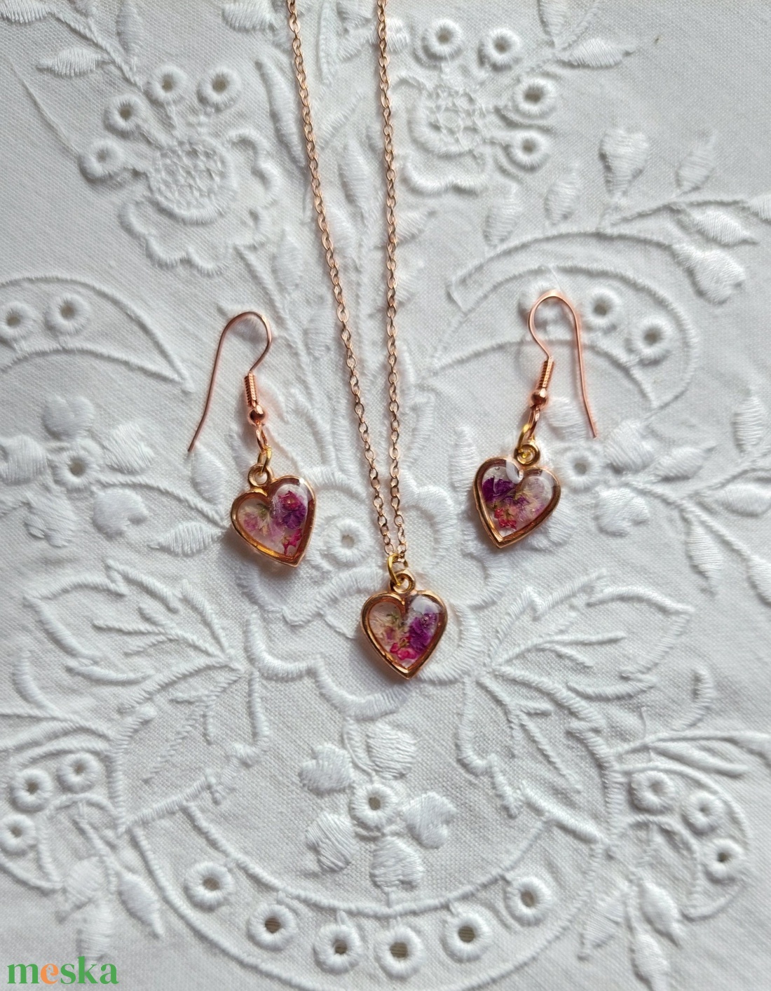 Lila virágok gyantában. Aranyos ékszerszett. - ékszer - ékszerszett - Meska.hu