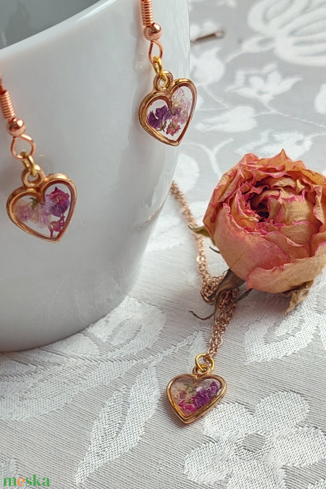 Lila virágok gyantában. Aranyos ékszerszett. - ékszer - ékszerszett - Meska.hu