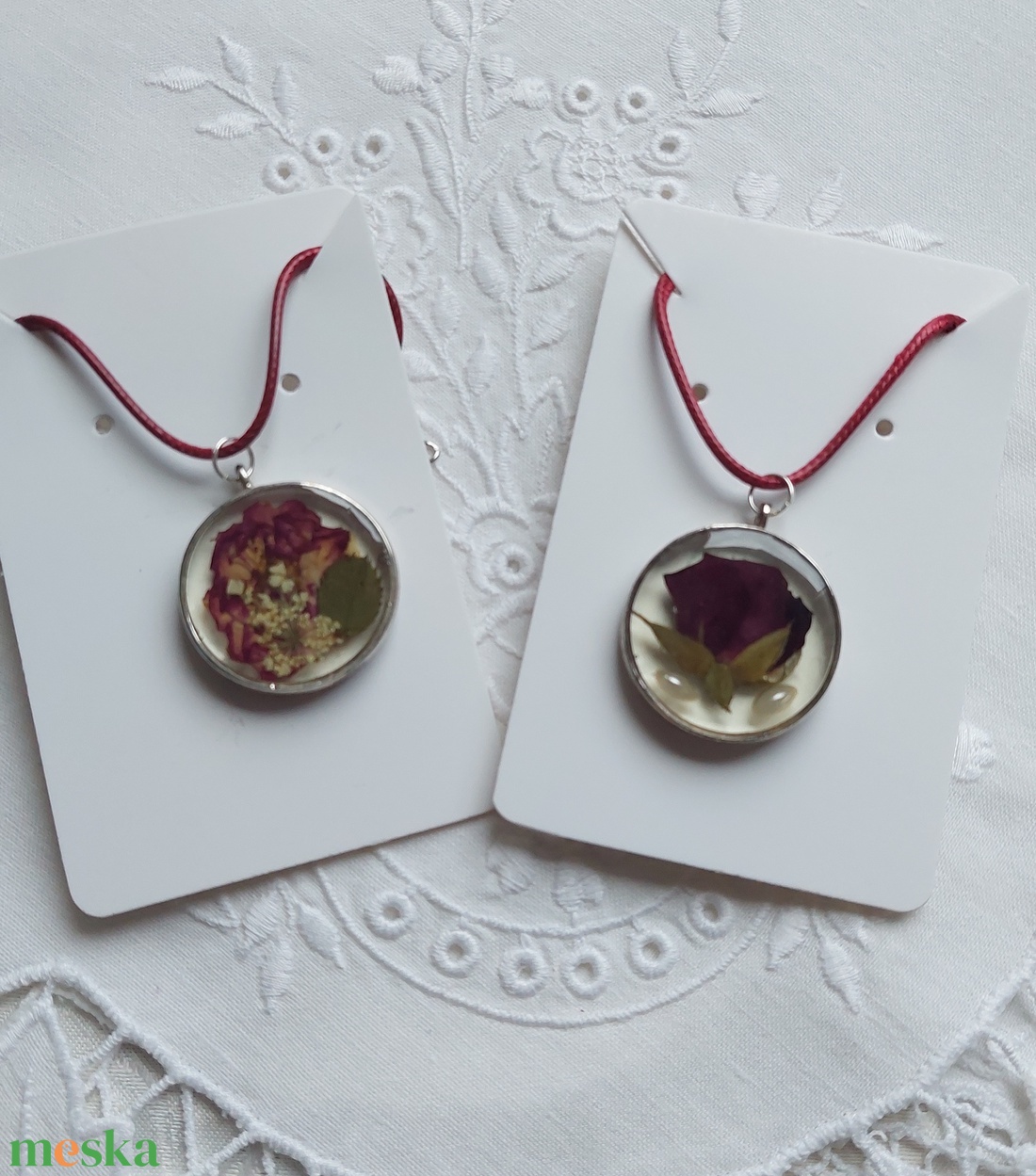 Rózsa gyantában medál. Romantikus stílusu ékszer. - ékszer - nyaklánc - medál - Meska.hu