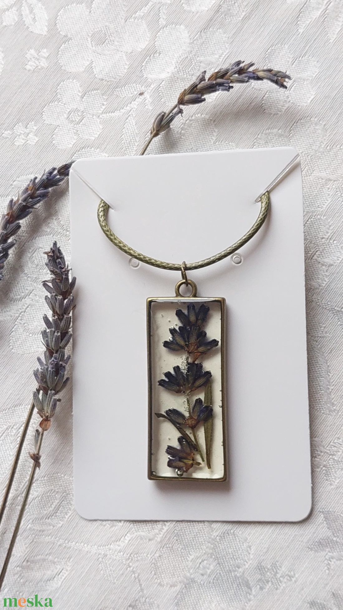 Levendula gyanta medál. Rézkeretes gyanta nyakék. Természetes ékszer. - ékszer - nyaklánc - medál - Meska.hu